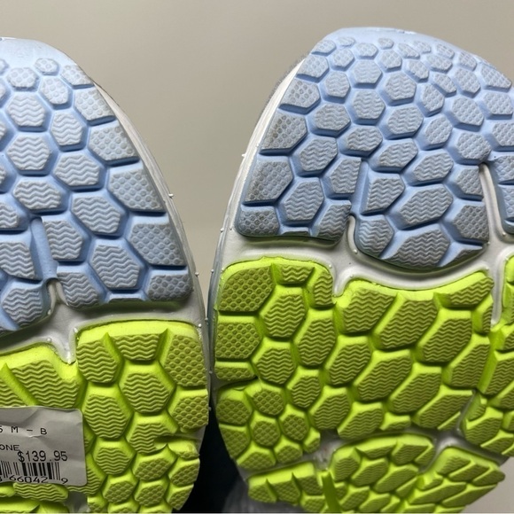 New Balance W880S11 Fresh Foam Light Cyclone Running Shoe - Picture 8 of 10